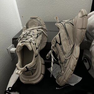 I am selling these shoes because they don't fit me anymore.